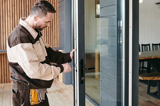 Niagara Falls-screen-door-repair